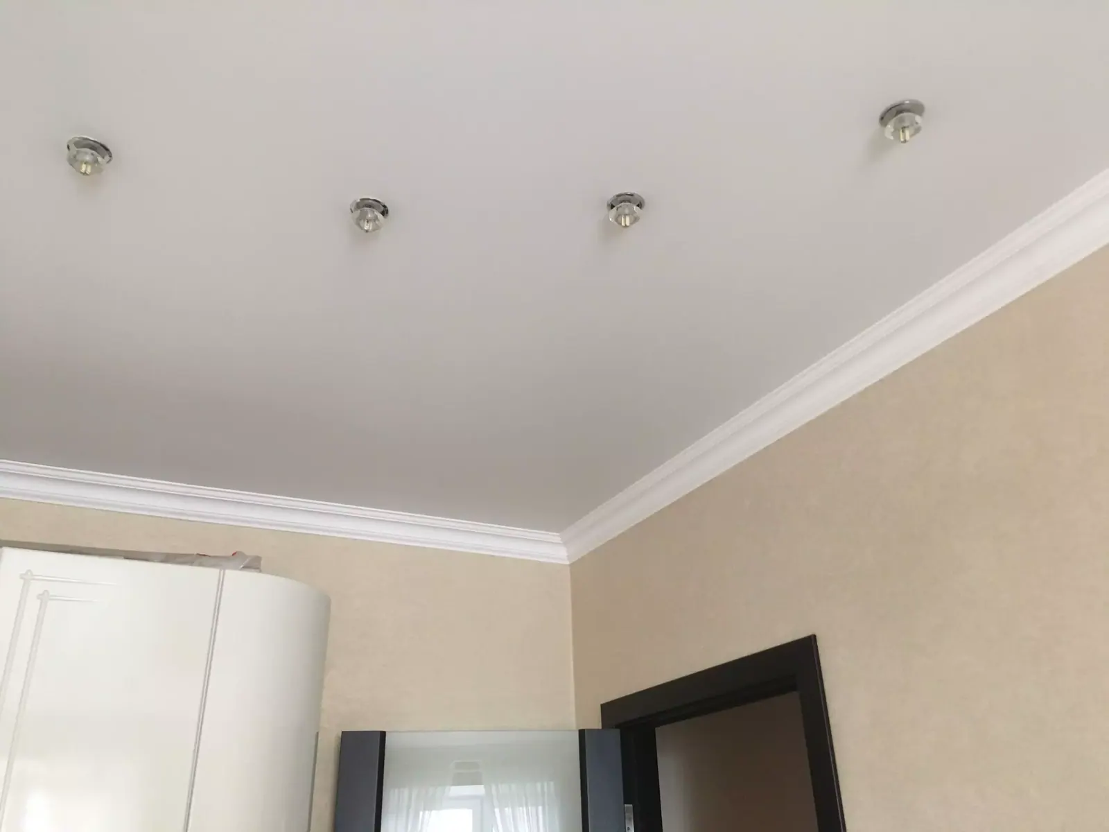 Матовый натяжной потолок в квартиру — Ессентуки, улица Володарского, 16а, фото 1