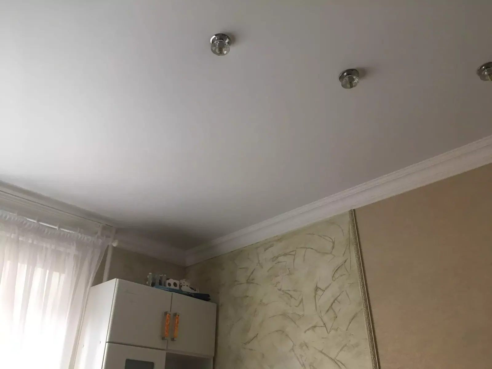Матовый натяжной потолок в квартиру — Ессентуки, улица Володарского, 16а, фото 3